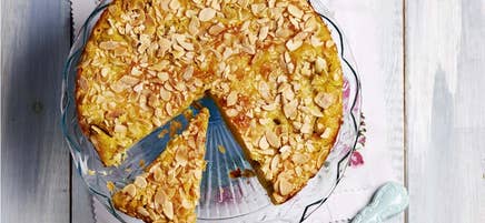 Mandel- och rabarberkaka