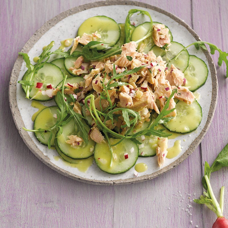 Thunfischsalat auf Gurkenscheiben