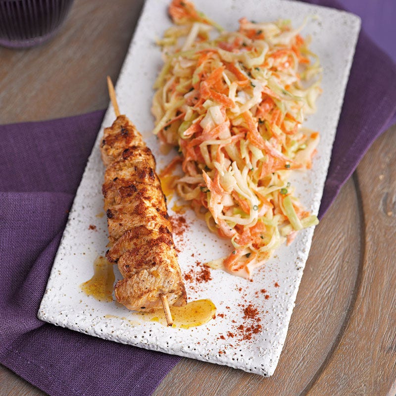 Spitzkohlsalat mit Trutenspiessen und Joghurtdressing