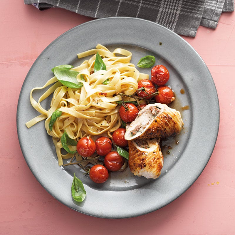 Truteninvoltini mit Balsamicotomaten