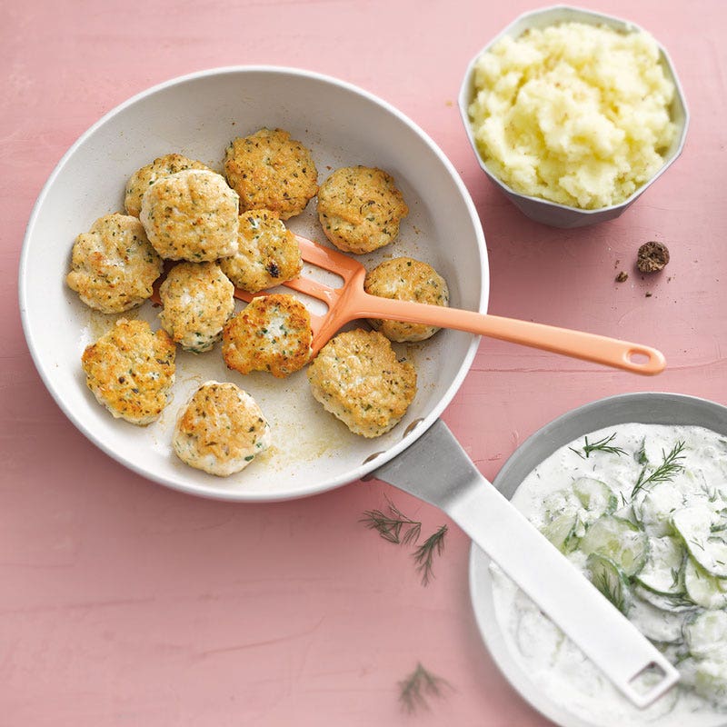 Poulettätschli mit Kartoffelstampf und Gurkensalat