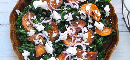Ljummen butternutsallad med grönkål och salladsost