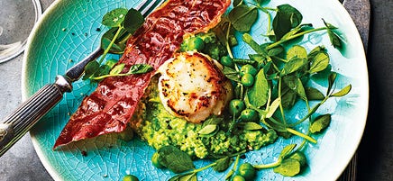 Pea purée & Parma ham scallops