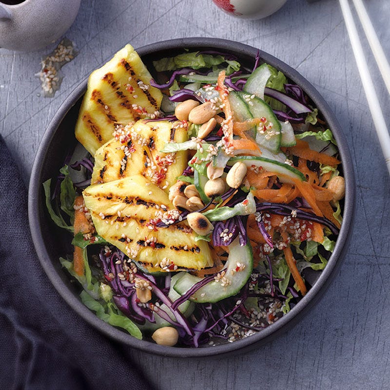 Thai-Salat mit gegrillter Ananas
