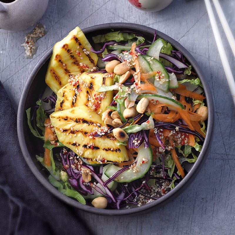 Thai-Salat mit gegrillter Ananas