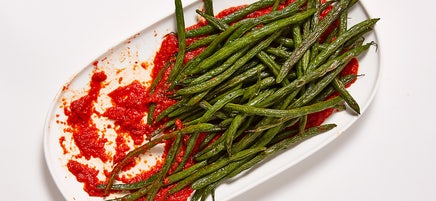 Roasted green beans with red pepper sauce