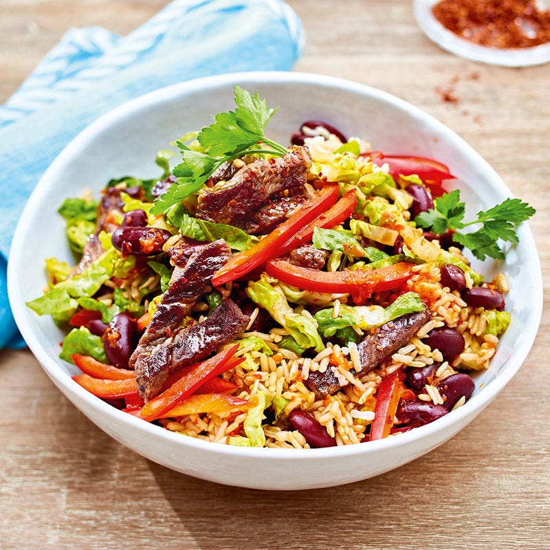 Würziger Reissalat mit Steakstreifen und Peperoni