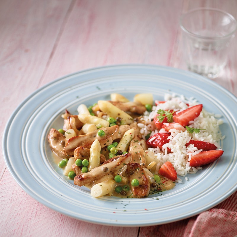 Schweinsgeschnetzeltes mit Spargel und Erdbeerreis