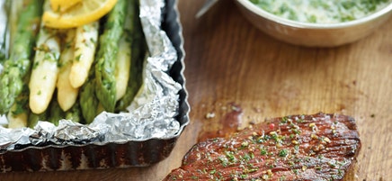 Steak de boeuf et papillote d'asperges