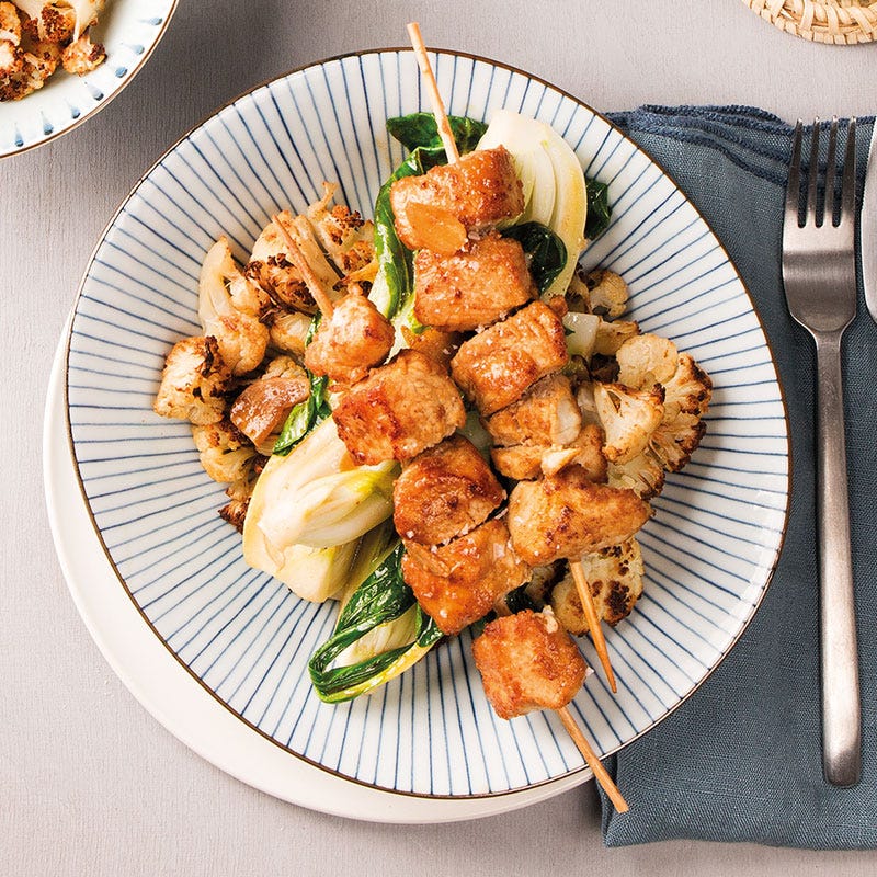 Saté-Spieße mit Röstblumenkohl und Pak Choi