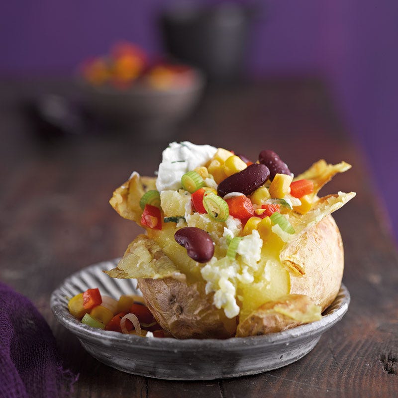 Ofenkartoffel mit Sour Cream und Gemüse