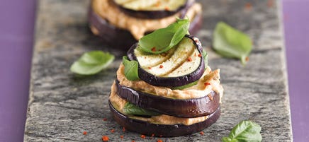 Auberginentürmchen mit Oreganocreme