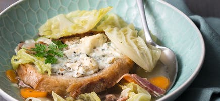 Soupe au chou et tartine de bleu