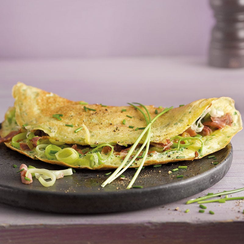 Omelette mit Lauch und Schinkenstreifen