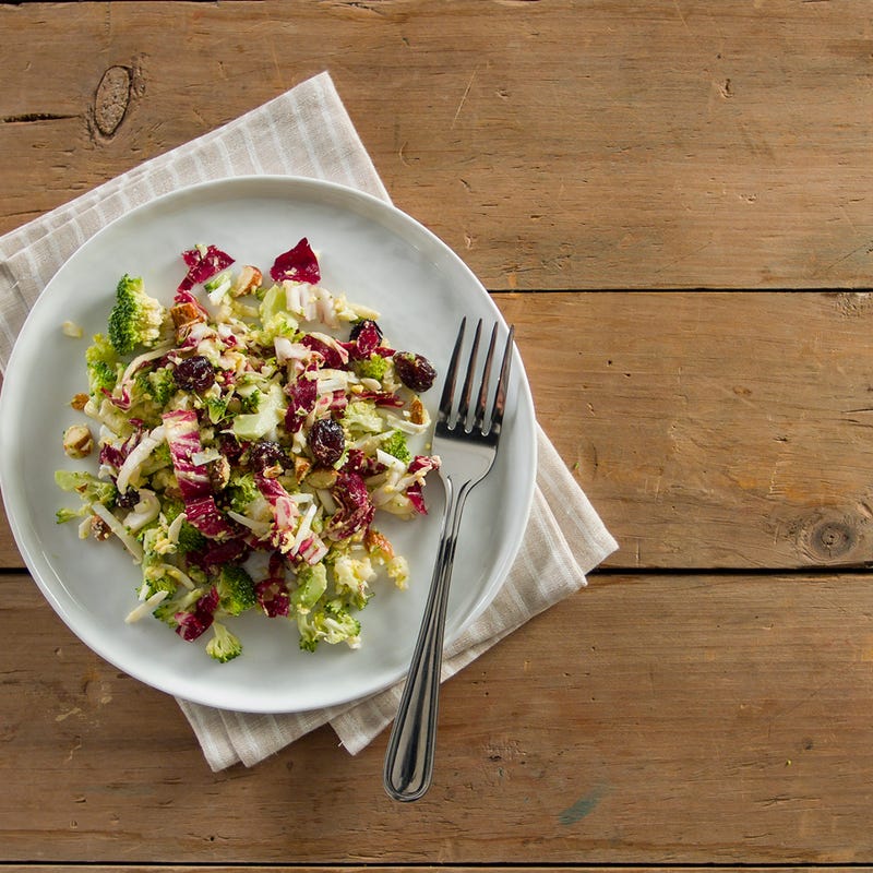 Photo de Bol de brocoli haché et de canneberges avec œufs par WW