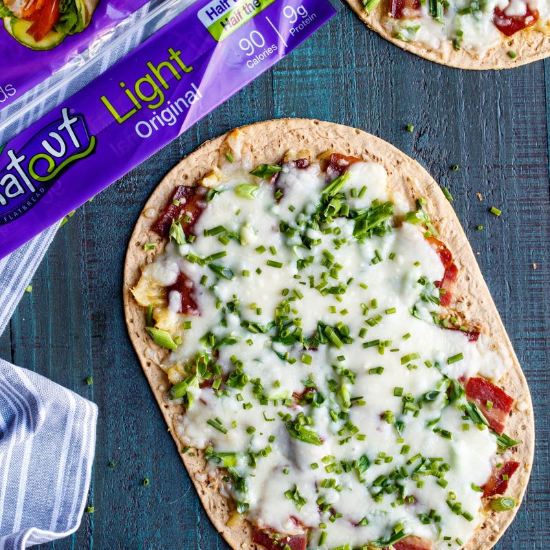 Photo of Turkey bacon pizza with roasted garlic by WW