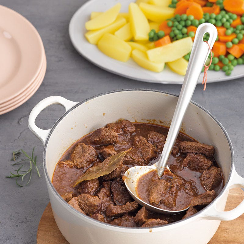 Gulasch mit Erbsen-Karotten-Gemüse