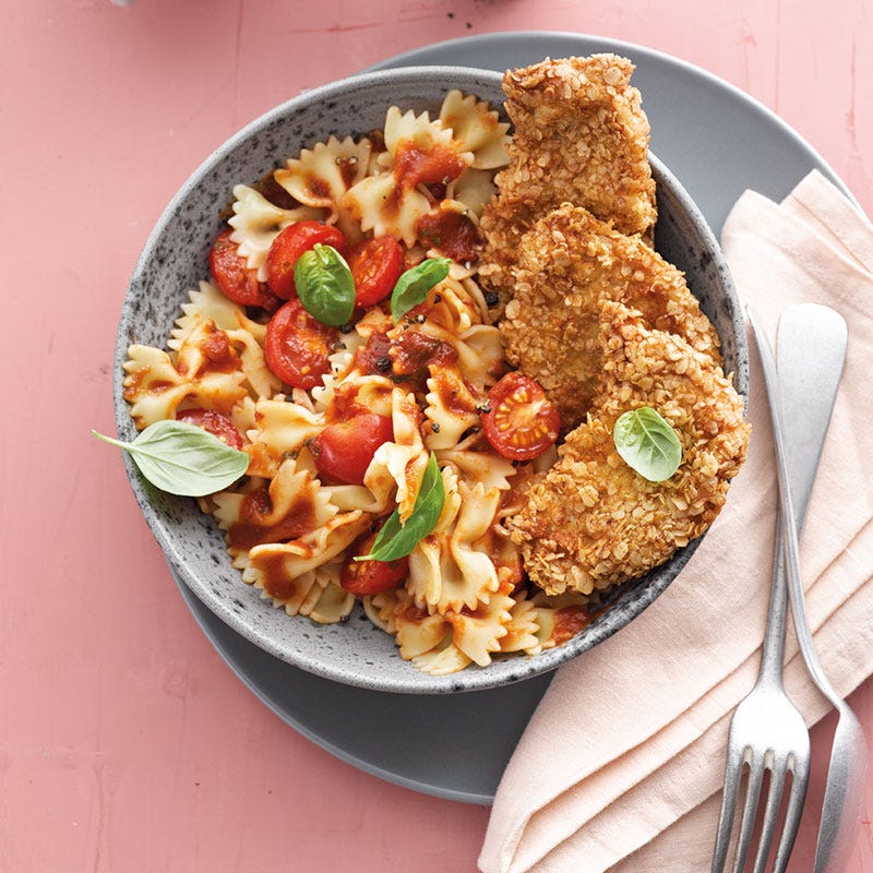 Mini-Schnitzel mit Farfalle und milder Tomatensauce
