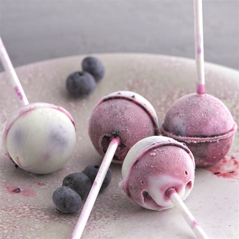 Blauwe bessen-yoghurtijsjes