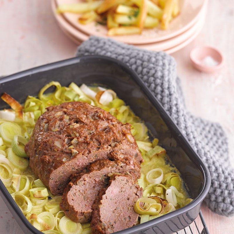 Hackbraten auf Lauch-Senf-Gemüse mit Kräuter-Bratkartoffeln