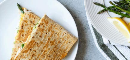 Grilled tuna melt with asparagus