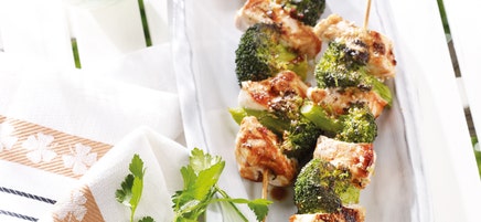 Brochettes de poulet tandoori et dip à la cacahuète