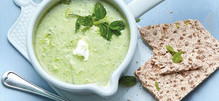 Erbsen-Joghurt-Suppe mit Minze