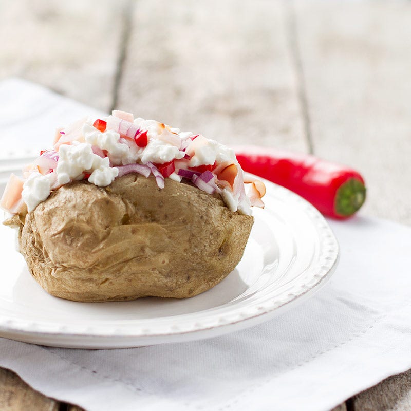 Bakad potatis med het skinkröra