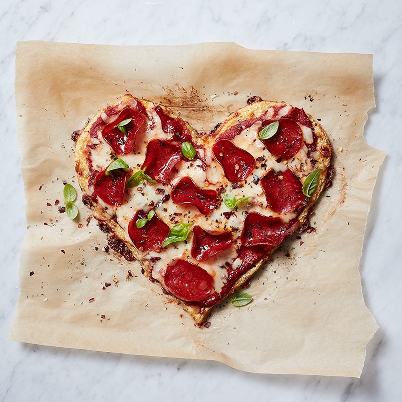 Photo de Pizza à la croûte de chou-fleur avec fromage mozzarella et pepperoni par WW