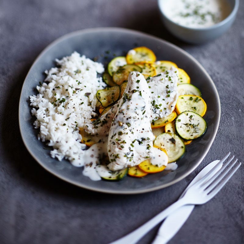 Barsch in Weißweinsauce mit Reis und Gemüse