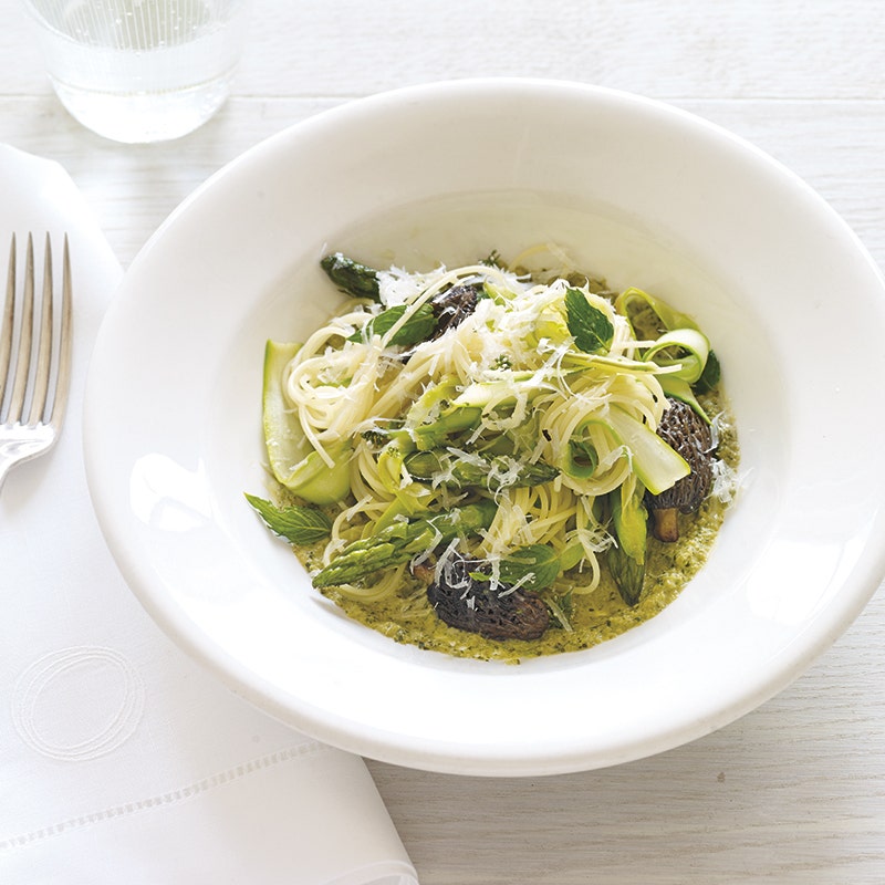 Asparagus pasta with morels and asparagus mint pesto