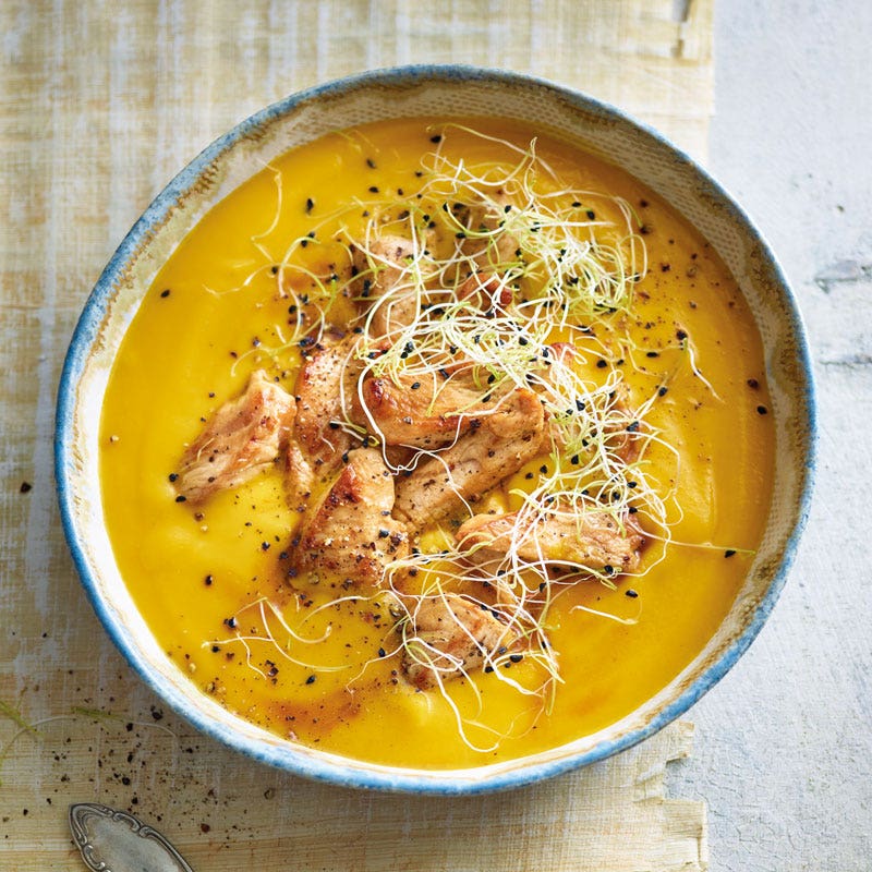 Pastinaken-Karotten-Suppe mit marinierter Trutenbrust / Pastinaken-Karotten-Suppe mit marinierter Putenbrust