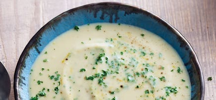 Geröstete Blumenkohlsuppe mit Mandelmus