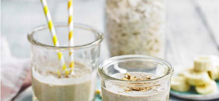 Havre- och banansmoothie med rostade havregryn