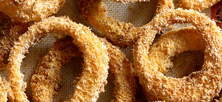 Southern-Style Onion Rings with Chili-Garlic Dipping Sauce