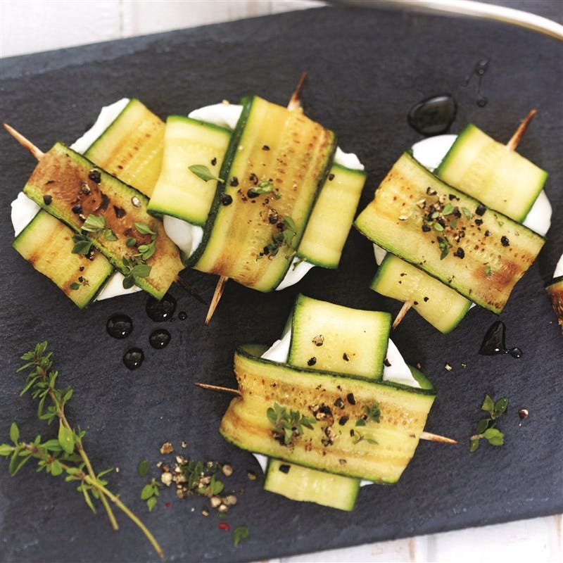 Geitenkaasrondjes omwikkeld met courgette