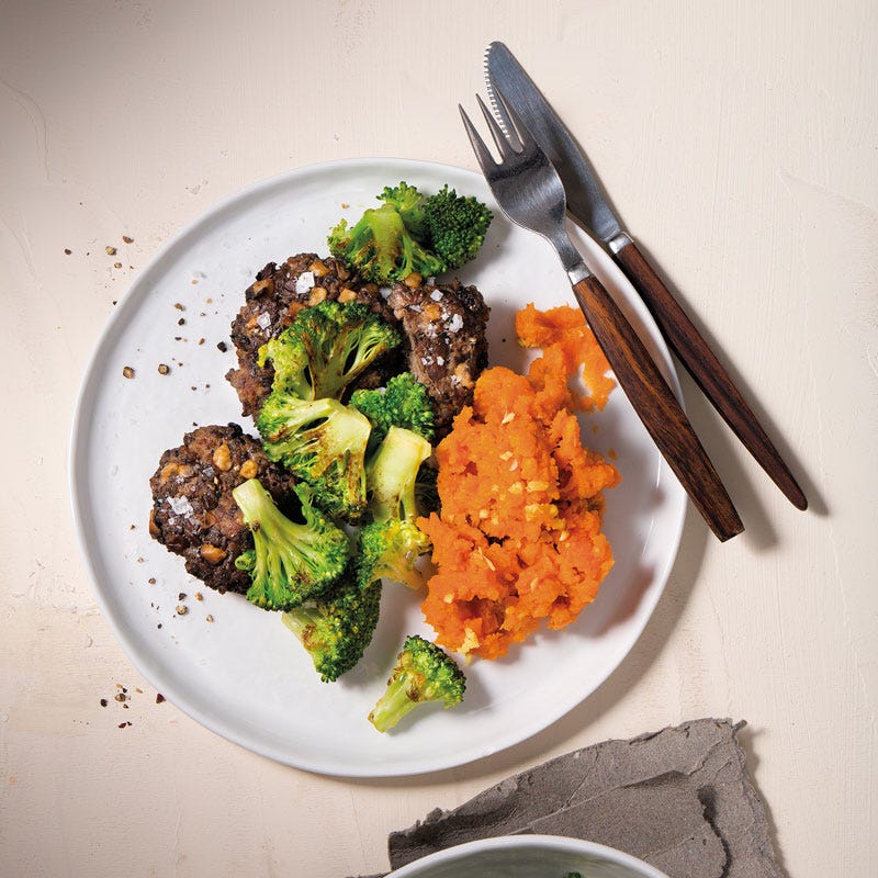 Pilzfrikadellen mit Süßkartoffel- Ingwer-Stampf und Röstbroccoli