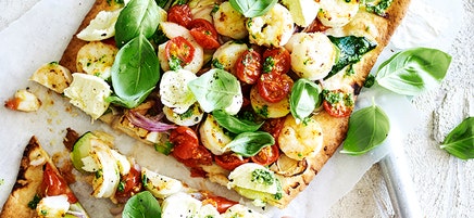 Prawn and pesto pizza