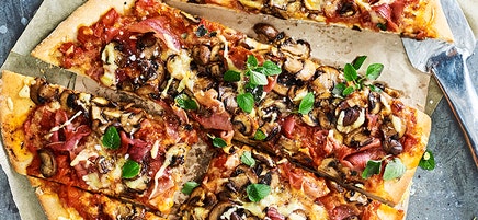 Prosciutto and cheese pizza