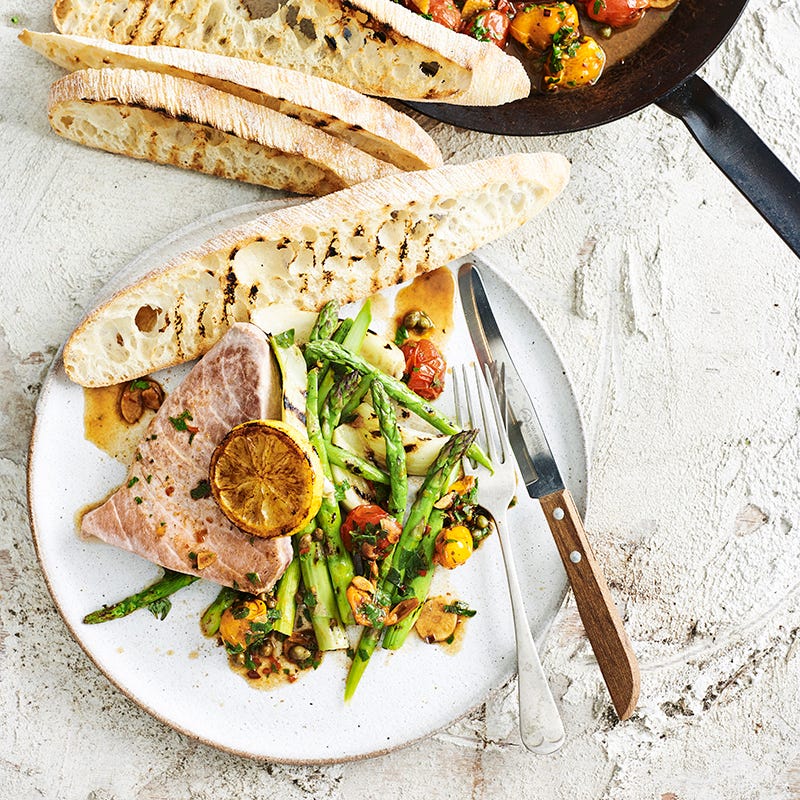 Tuna with cherry tomatoes, capers and herbs