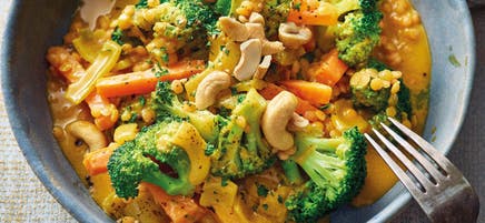 Curry de brocoli aux lentilles rouges