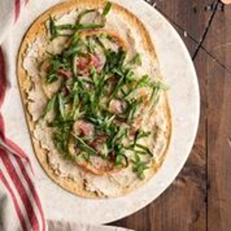 White bean and prosciutto pizza