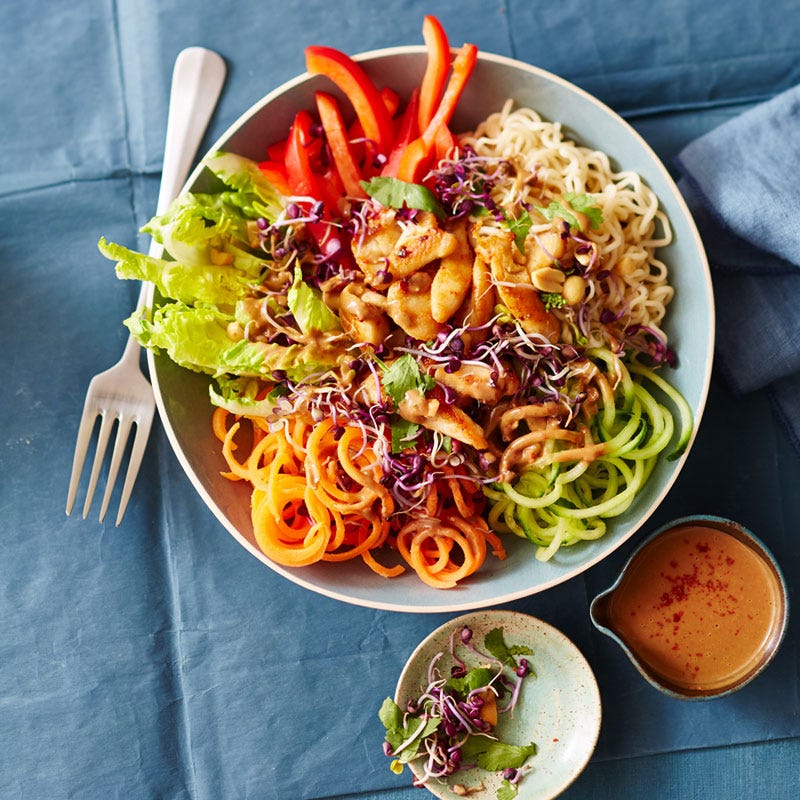 Asiabowl mit Erdnussdressing