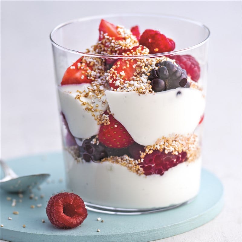 Plattekaastrifle met rood fruit