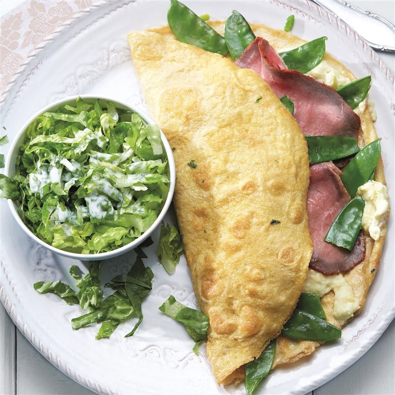 Omelet met rosbief en mangozuivelspread
