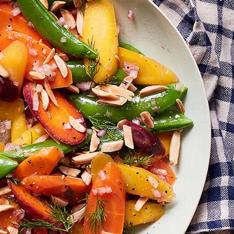 Photo de Carottes arc-en-ciel et pois sucrés avec vinaigrette à l’aneth et au xérès par WW