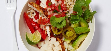 Bol de riz de style fajita au poulet