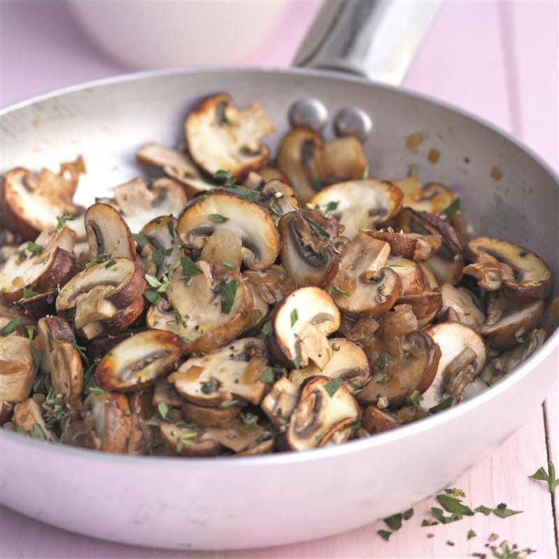 Kruidig champignonpannetje met witte bonenpuree