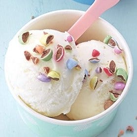 Frozen yoghurt Smarties-topping