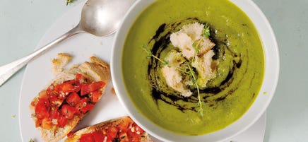 Zucchinisuppe mit Bruschetta
